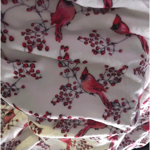 Cardinal Red Bird Sherpa Throw Blanket Plush Soft Reversible - Picture 2 of 4